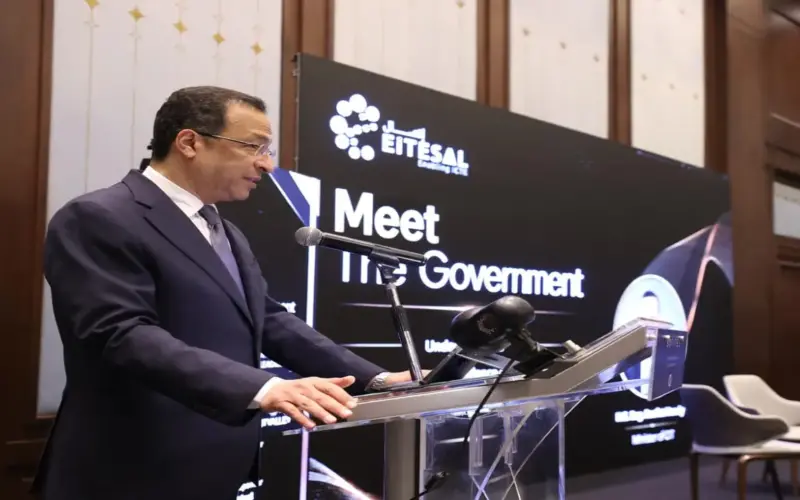 وزير الاتصالات في «لقاء مع الحكومة»: نستهدف تصنيع 15 مليون هاتف محمول والوصول بالتعهيد لـ6 مليارات دولار